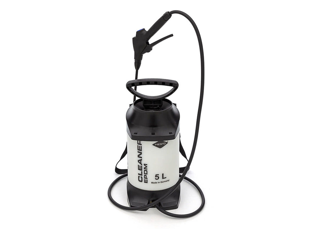 professional alkaline resistant sprayer with 5 litre fill capacity and shoulder straps