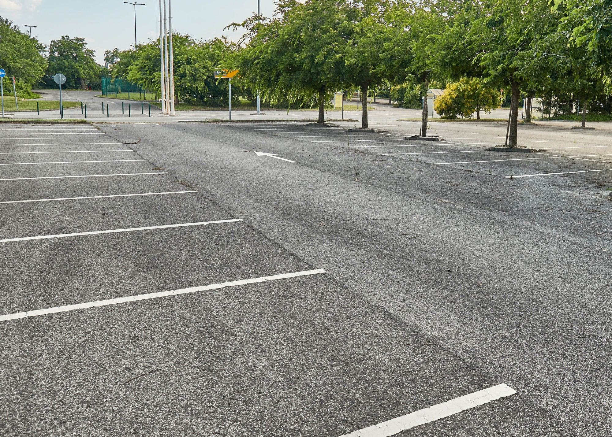 photo showing a clean car park with no moss or other unwanted growth.