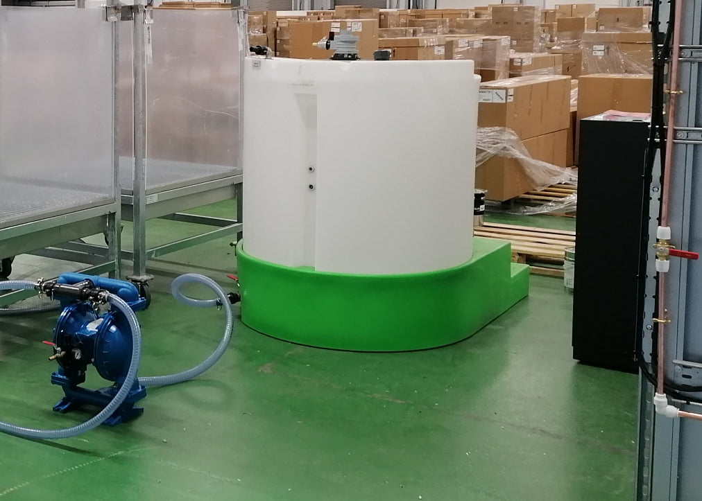 photo showing the fusion 800 water mixing tank and extraction pump